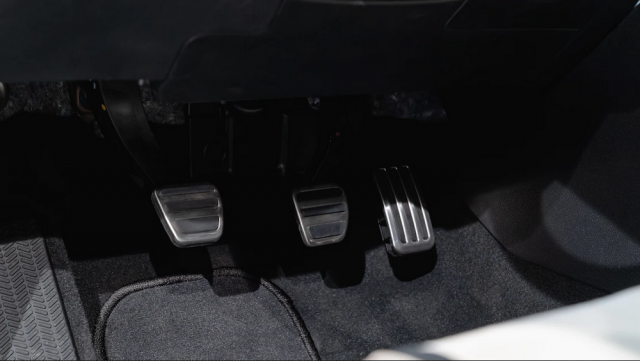 2023 Acura Integra pedals.png