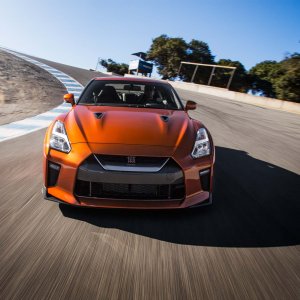 2017-Nissan-GT-R-front-end-in-motion-02.jpg